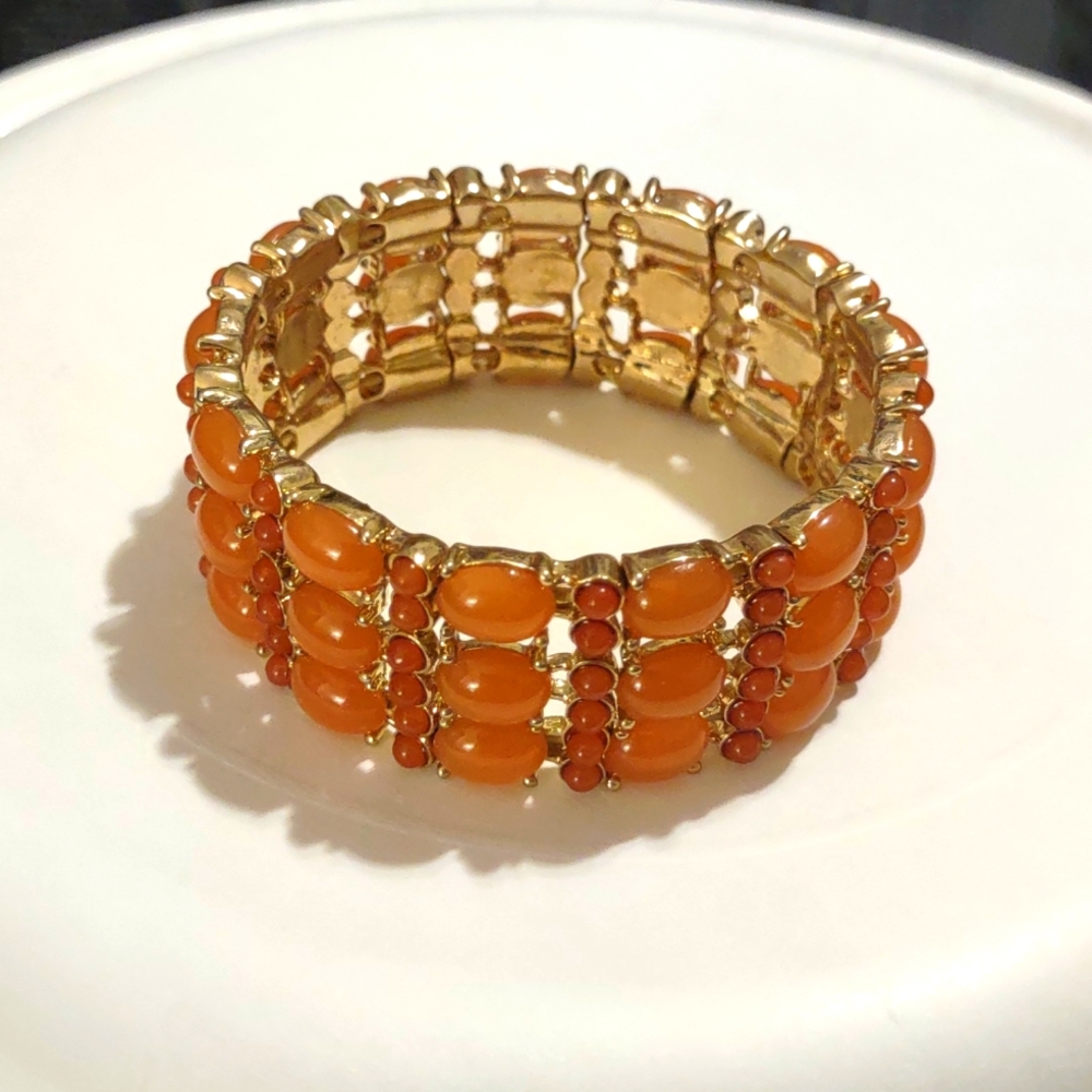 CORAL TONES IN A WIDE STRETCH BRACELET